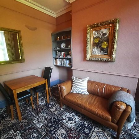 Mary'S Court Guest House - Mairlys เบเทส-อี-คอย ภายนอก รูปภาพ