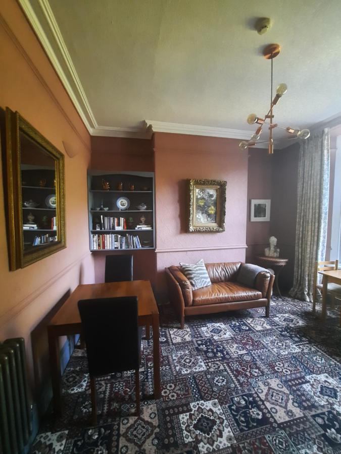 Mary'S Court Guest House - Mairlys เบเทส-อี-คอย ภายนอก รูปภาพ